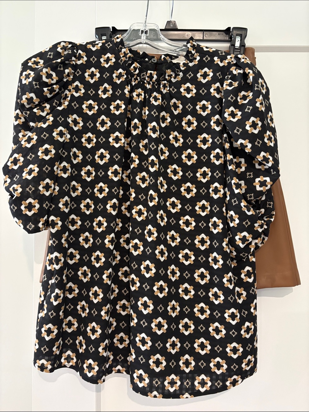 LOFT Black Floral Geometric Puff-Sleeve Top